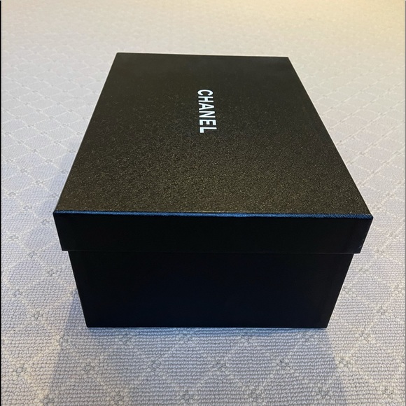 Authentic CHANEL Box - Picture 3 of 8